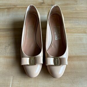 Ferragamo Vara Bow pumps size 7.5
